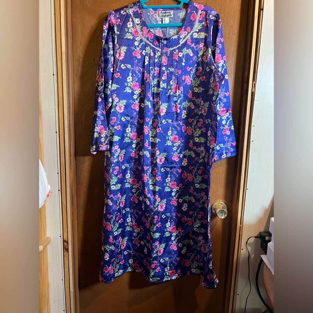 👗 Anthony Richard’s Night Gown